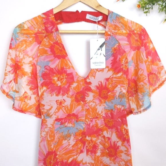 Salavina Dresses & Skirts - 🆕🌿KEYHOLE BACK DRESS🌿